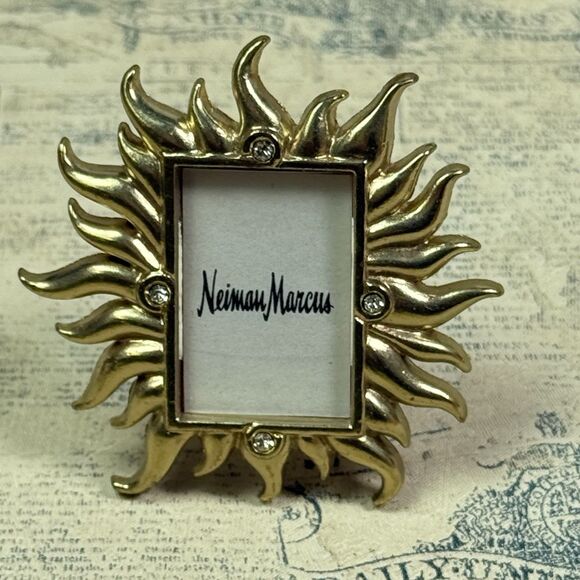 Jay Strongwater Photo Frame 2" Neiman Marcus Sunburst Easel Clip Pin Miniature - Picture 1 of 5